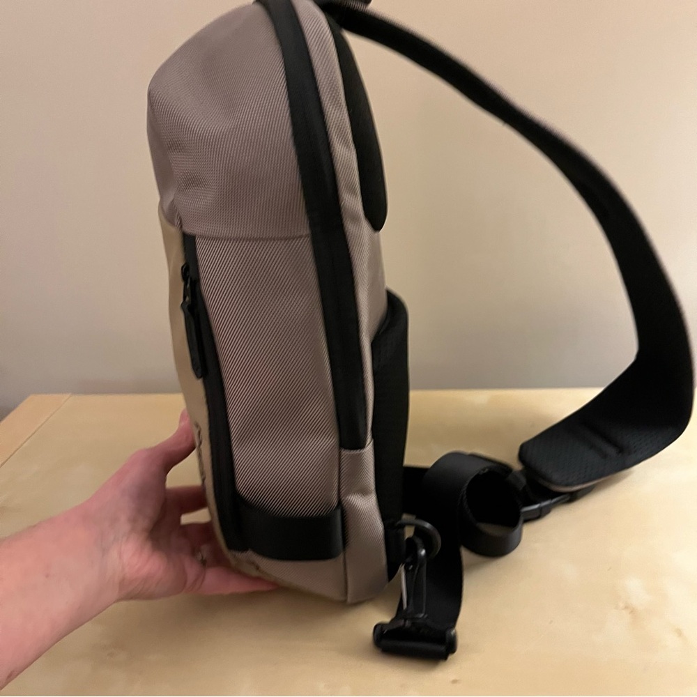 Tomtoc Navigator-T24 XS in Khaki Backpack/Crossbody - Picture 2 of 15